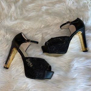Gatuxus NWOT black & gold size 40 lace heels black